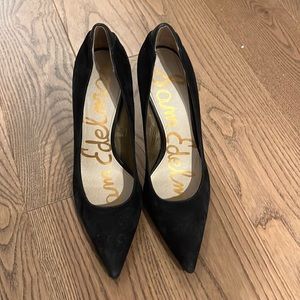 Gorgeous Sam Edelman Black Suede Pumps - Size 7